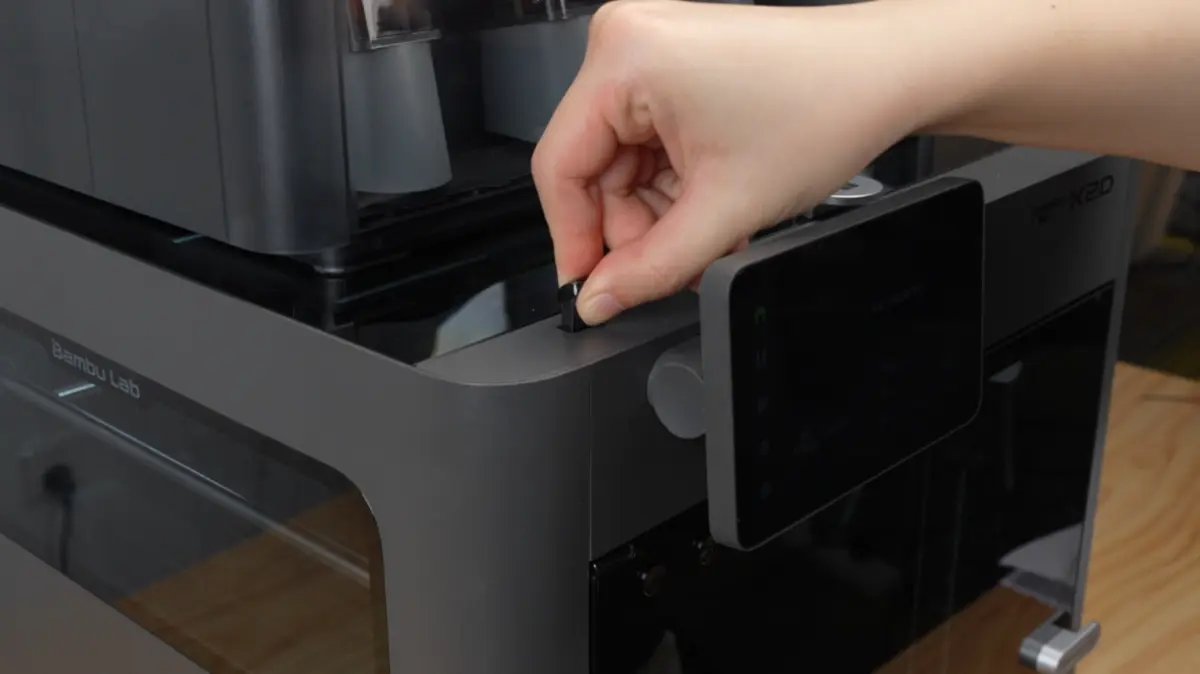 USB-drev sat i X2D-printeren til lagring af video og printhistorik