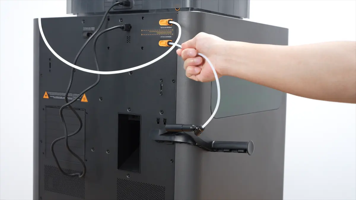 Sæt den anden ende af den korte PTFE-slange i printerens kobling