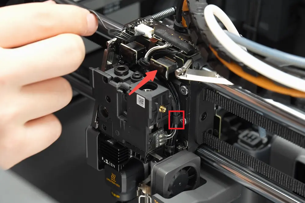 Afbrydelse af den hoejre hotend-varmeenheds kabel
