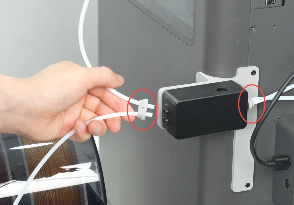 Filamentslangerne monteres korrekt ved filamentskiftet på X2D med pneumatiske clips
