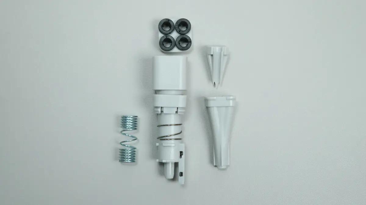 De adskilte dele af filament hub lagt frem til kontrol