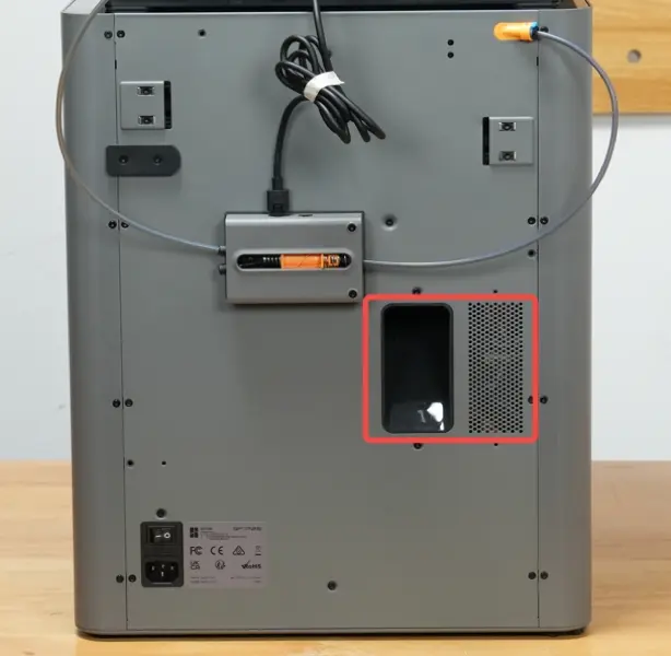 Varm luft udledes via bagpanelventilation i P2S's afkølingstilstand