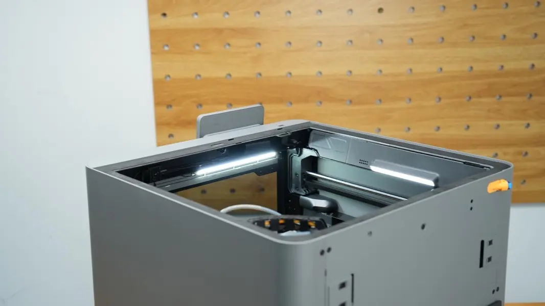 LED-strips på P2S der belyser printerens indre kammer