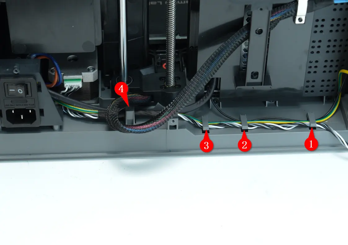 Fjernelse af Z-motorkabel fra kabelklips, billede 2