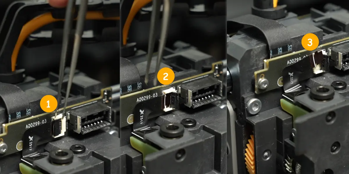 FPC-kabel til filamentsensor afmonteres fra ekstruderens interfacekort