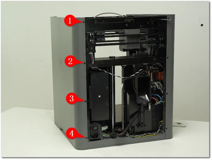 Fjern de fire skruer på bagsiden af det højre sidepanel med H2.0-unbrakonøgle