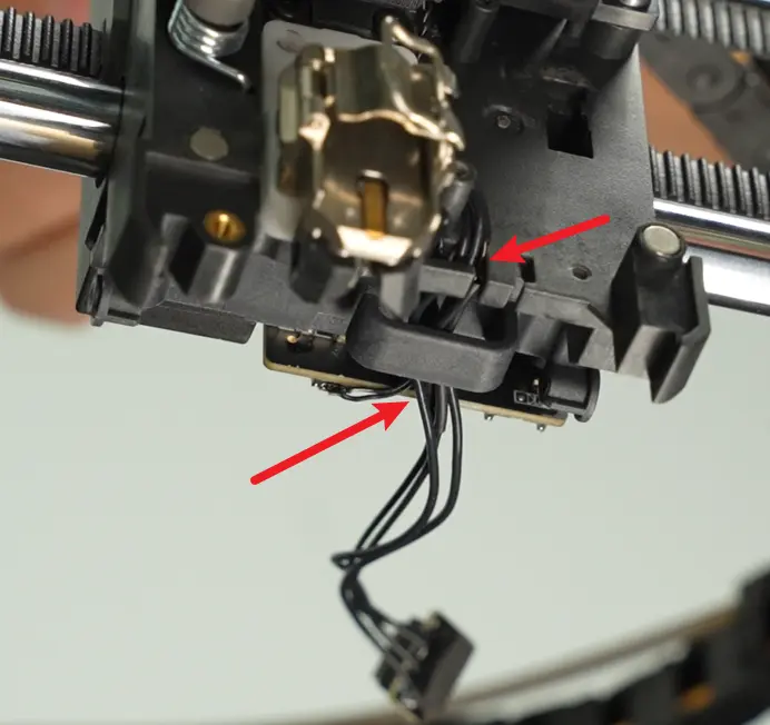 Frigørelse af hotend-varmeenhedens kabel fra kabelklemme