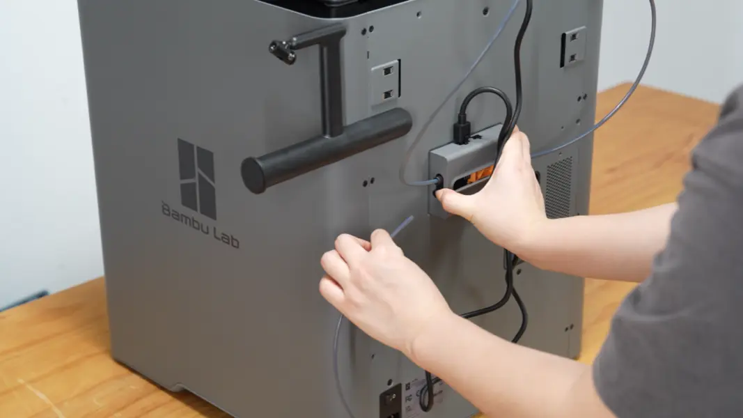 Slange fjernes mellem rulleholder og filamentbuffer