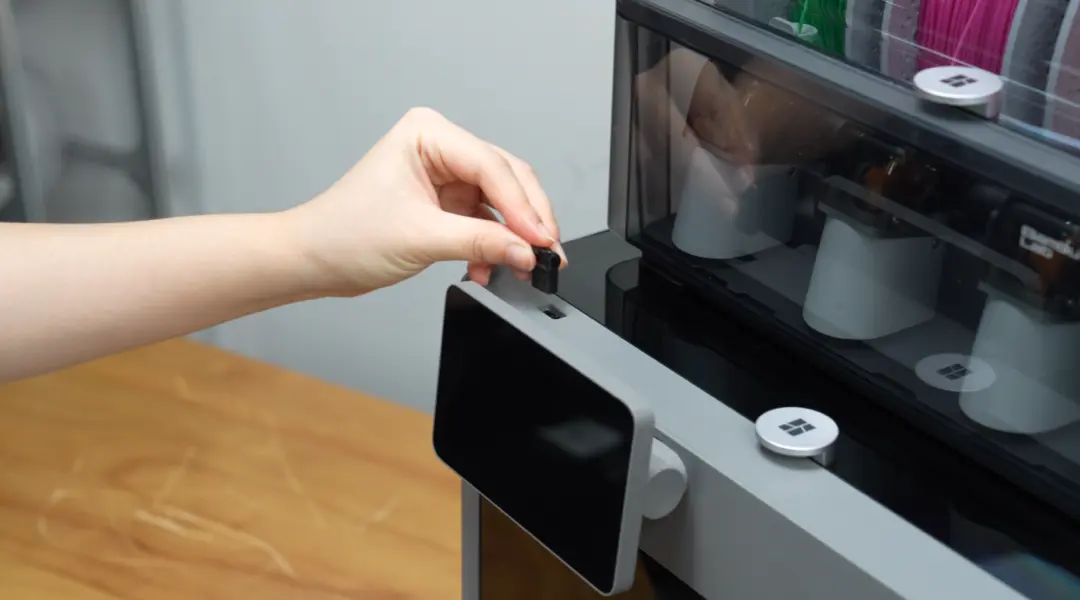 USB-drev tilsluttes porten på P2S for at gemme print-videoer og historik