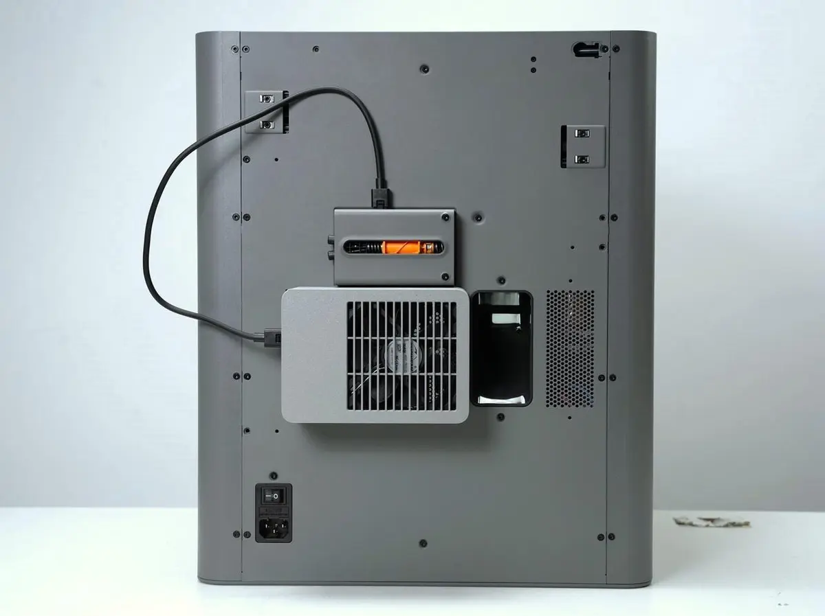 Plan 1: Ekstern udsugningsventilator monteret med dedikeret bagpanel på P2S