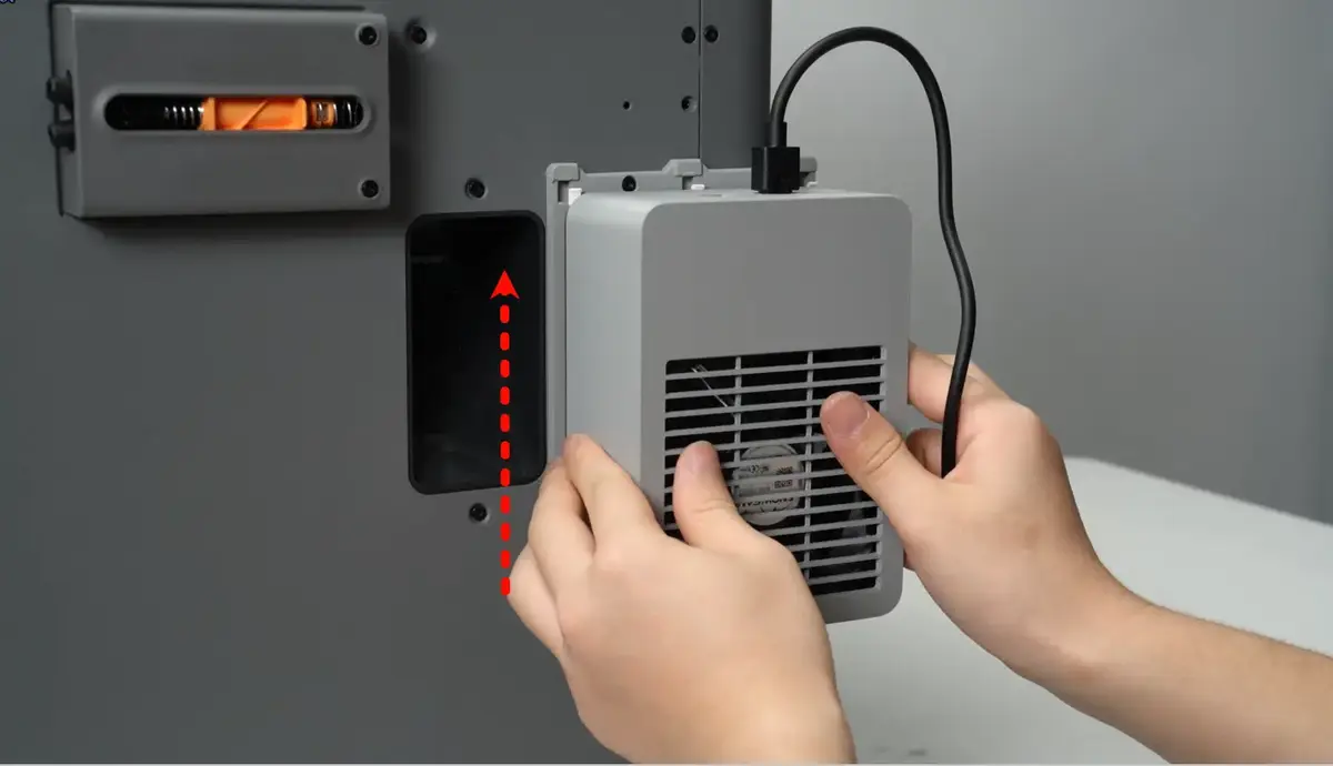Ventilatorenheden klikkes fast på adapteren