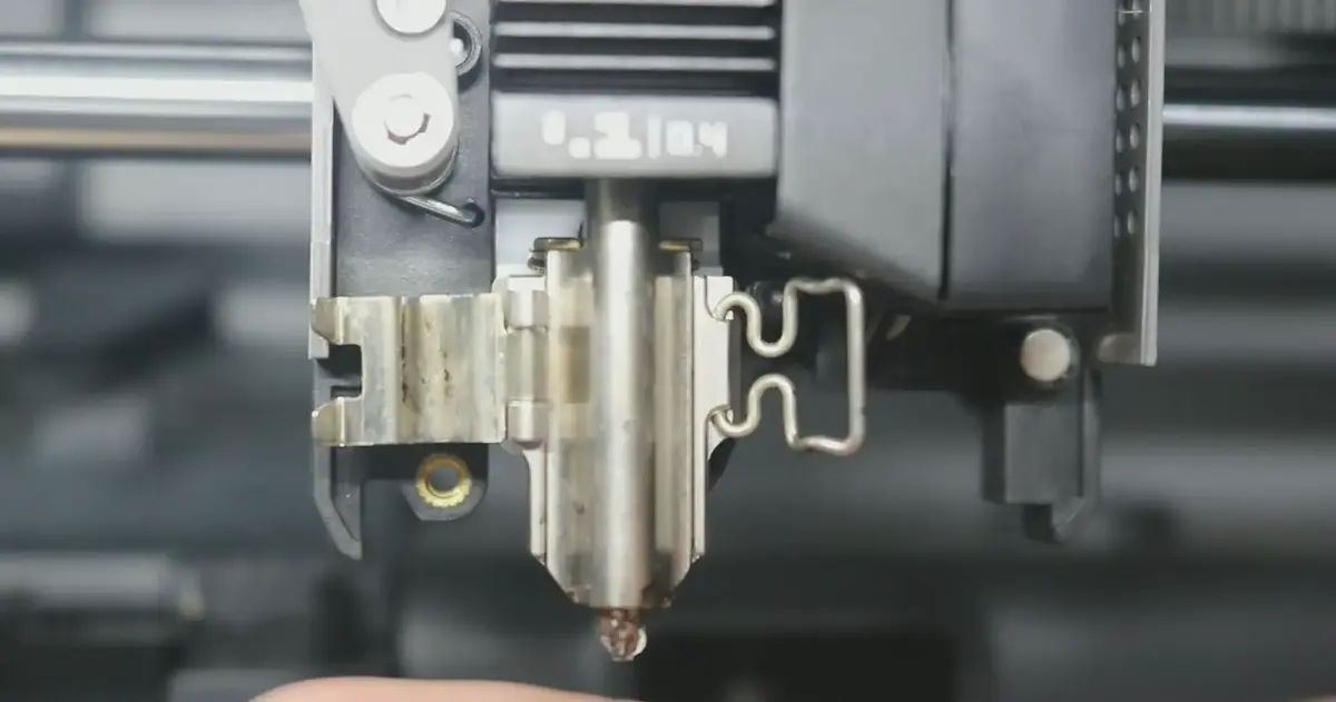 Korrekt montering af nozzle med lås lukket