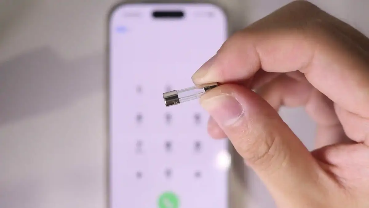 Kontrol af P2S-sikring med telefonskaerm og multimeter