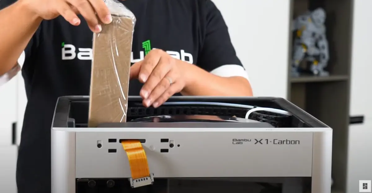 Pappæske med tilbehør til X1C Combo
