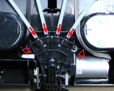 Tilslut de 4 PTFE-slanger til AMS Internal Hub Unit