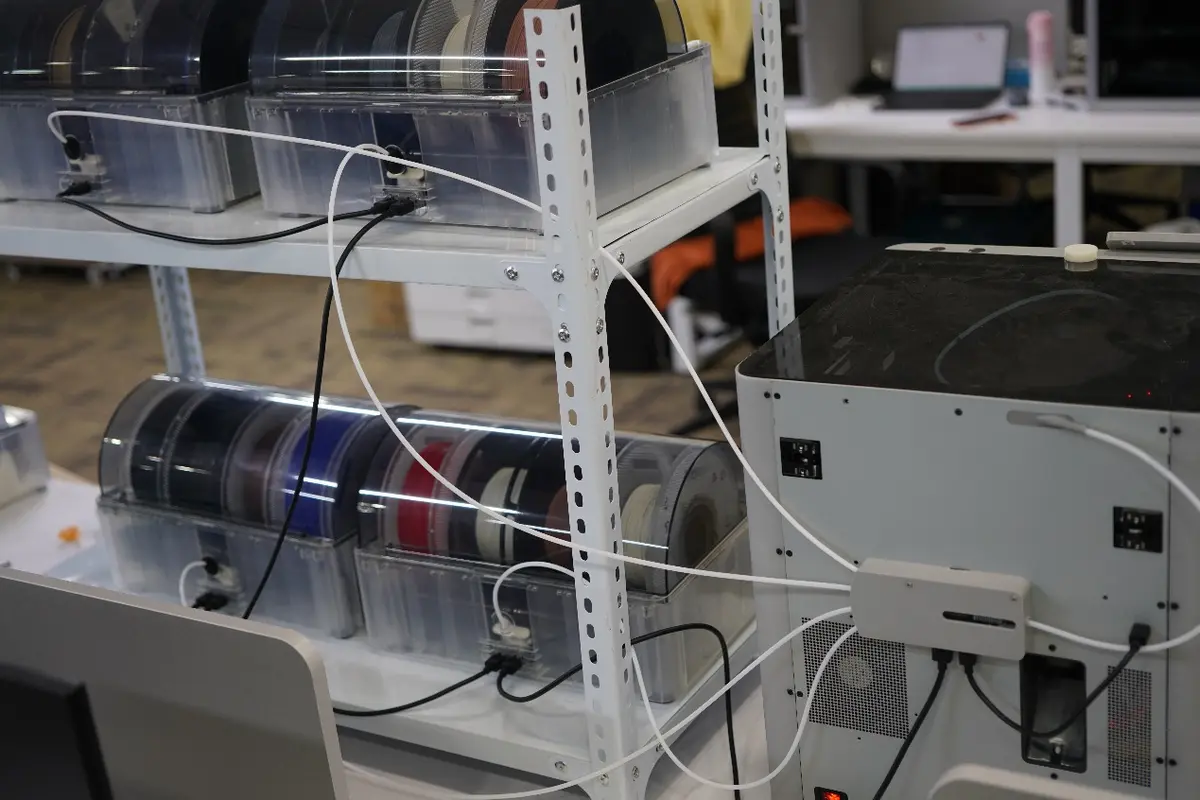 AMS Hub installeret og tilsluttet printer