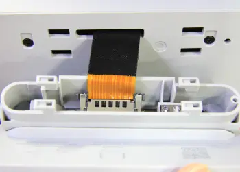FPC-stik indsat i ny LCD-skærm