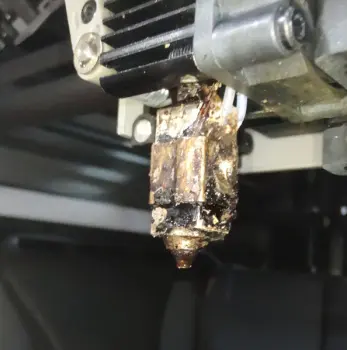 Silikonekappe trukket nedad og fjernet fra hotend dyse