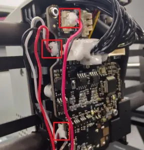 Tilslutning af de tre micro lidar-kabler til extruder-boardet