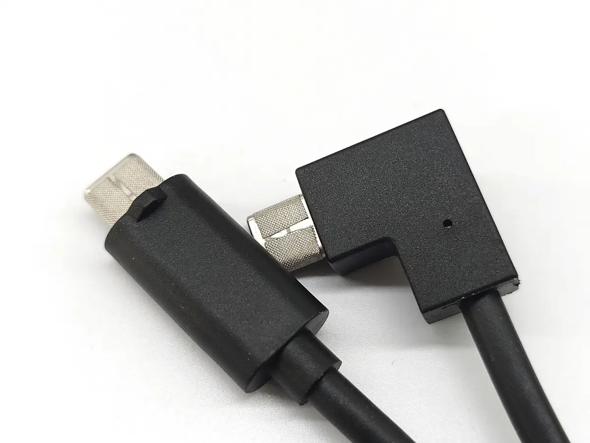 Ledende tape på det nye USB-C-kabels stik - må ikke fjernes