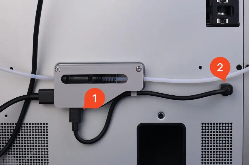 4-pin-kabel tilsluttes filamentbuffer og printerens bagside