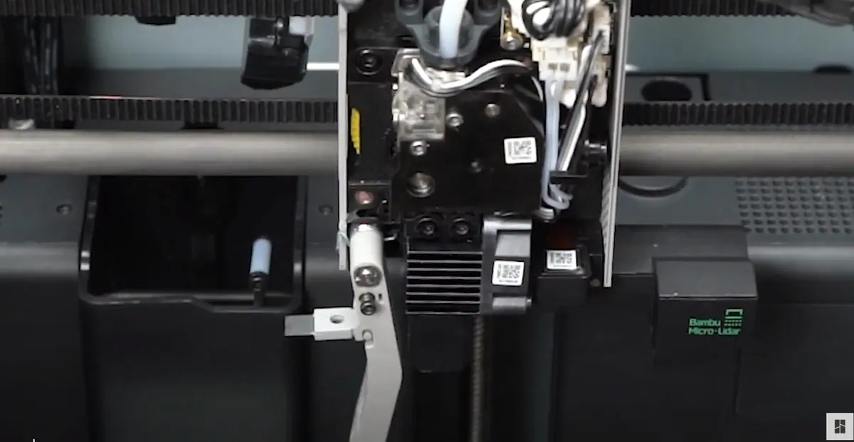Cutter-armen drejet 180 grader til serviceposition