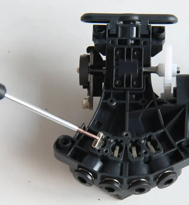 Unbrakonøgle der fjerner magneter fra filament-hubben