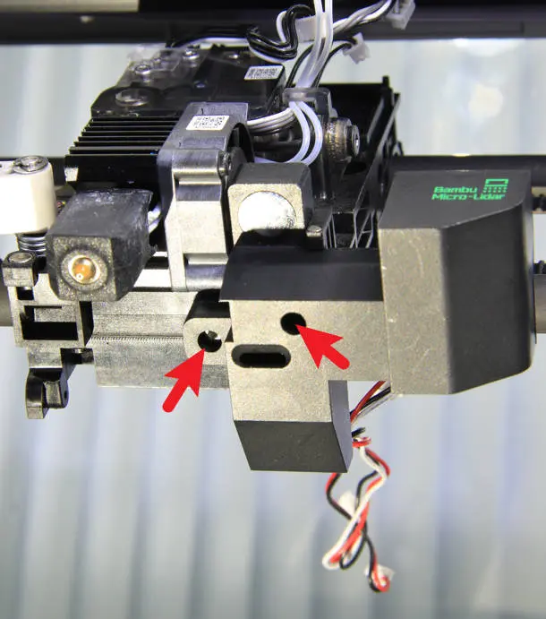 Micro lidar fastgjort med 2 skruer på toolhead inden demontering