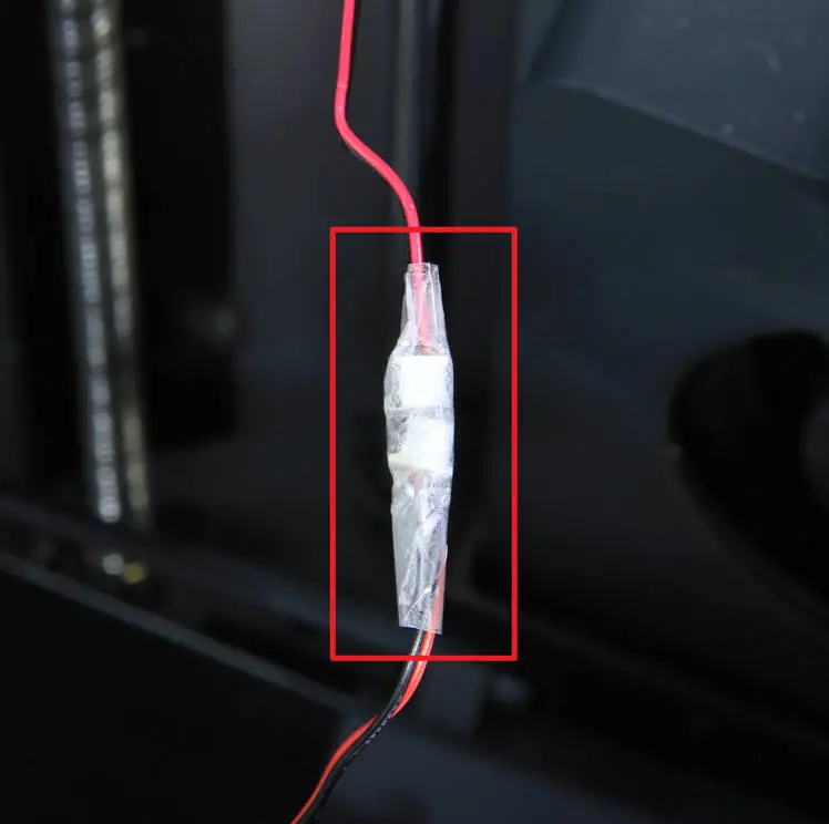 Binding af de gamle og nye kabelstik med tape til guidning