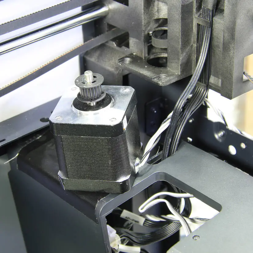 B-motor tages ud af sin position