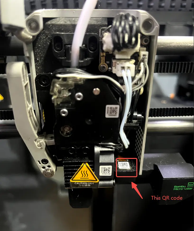QR-kode for Micro LiDAR SN placeret pa toolhead-frontdækslet