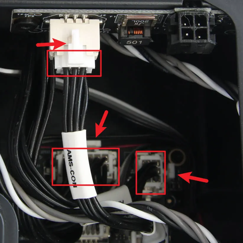 MC-AP-kabel tilsluttes MC-kortet med korrekte låseretninger