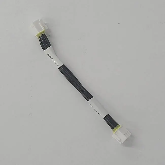 Det sorte AMS-interface-board-kabel forbinder MC-board og AMS-interface-board