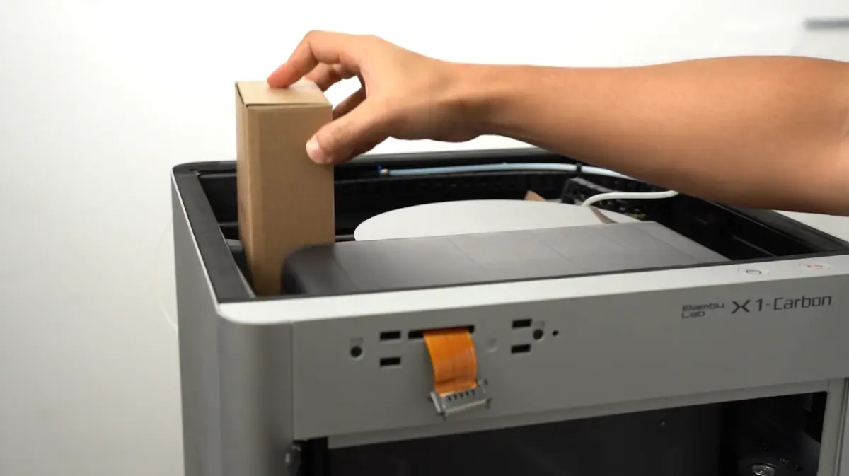 Placer tilbehørskassen inde i printeren
