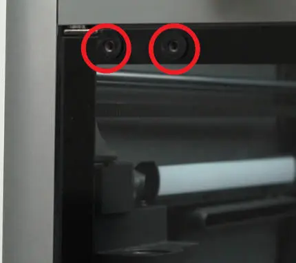 Fjern de 4 silikonepuder og tag glasfrontdoren af med forsigtighed (figur 1-3-3)