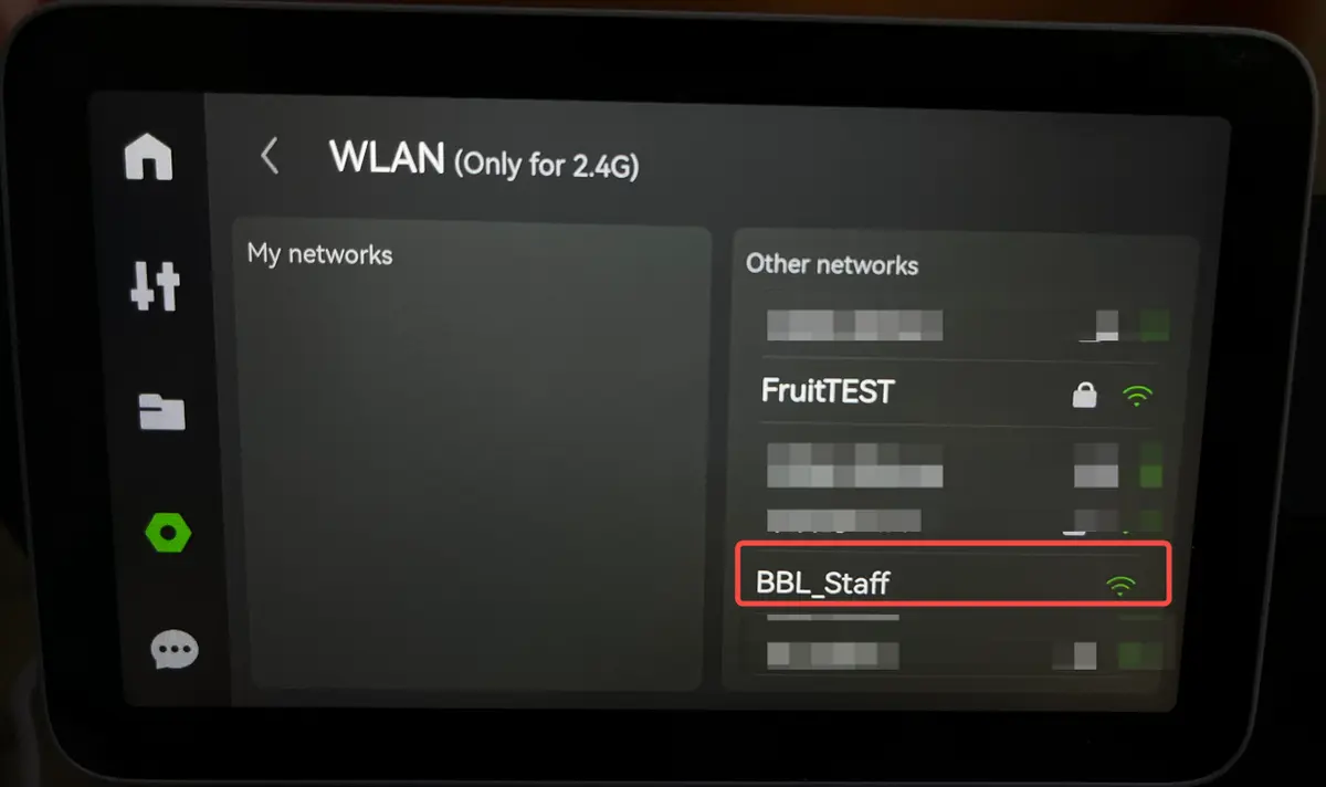 Liste over tilgængelige Wi-Fi-netværker på X1E-skærmen