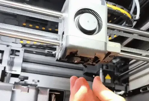 Mekanisme pa bagside af X2D toolhead til at hæve eller sænke højre nozzle