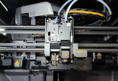 Frigørelse af hotend-clips pa X2D og fjernelse af nozzle ved at trække fremad