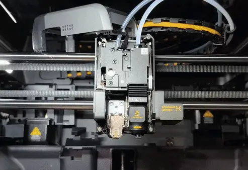 Genmontering af X2D hotend pa varmesamlingen og lukning af nozzle-clipsen