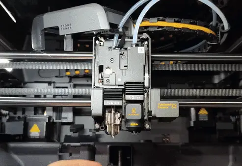 Montering af silicone-sok og genlukning af toolhead-frontdækslet pa X2D