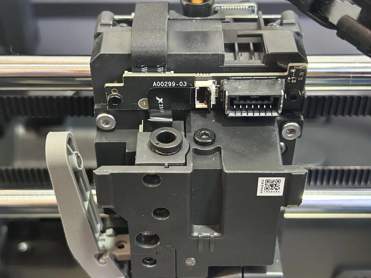 install_extruder_filament_sensor_cable.jpg