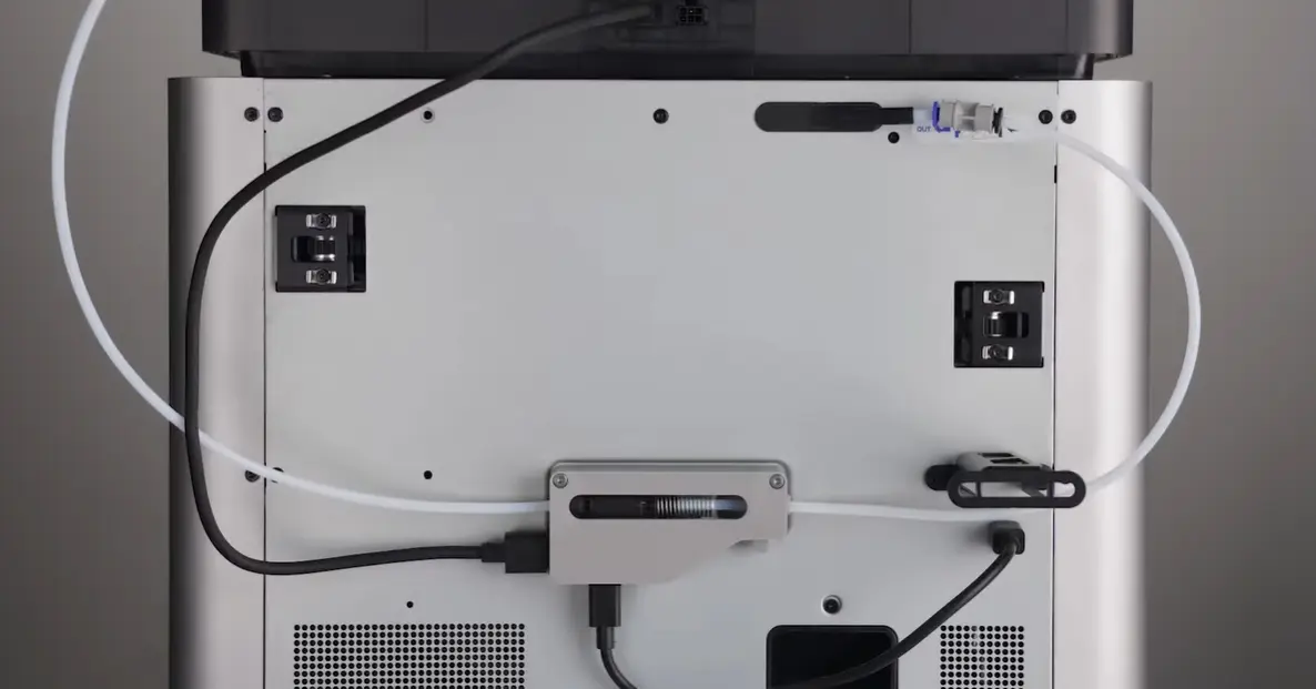 Tilslut 4-pins og 6-pins kablerne til den monterede buffer