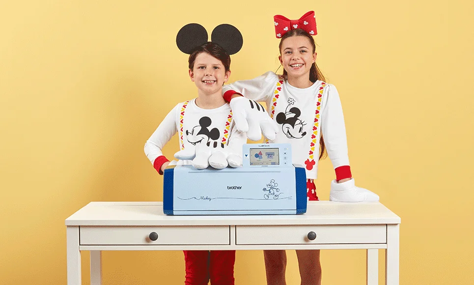 Børn med Mickey-ører