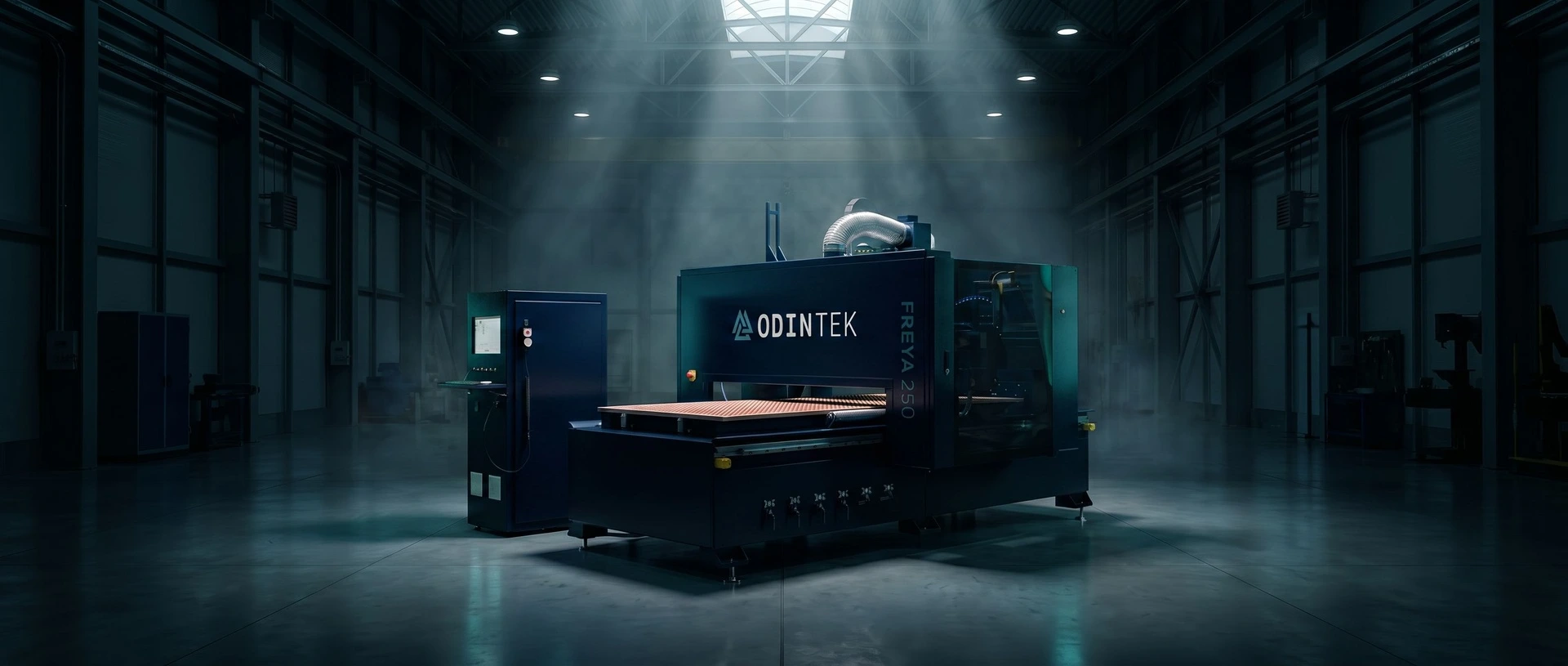 ODINTEK FREYA 250 CNC-fræser i mørk industrihal