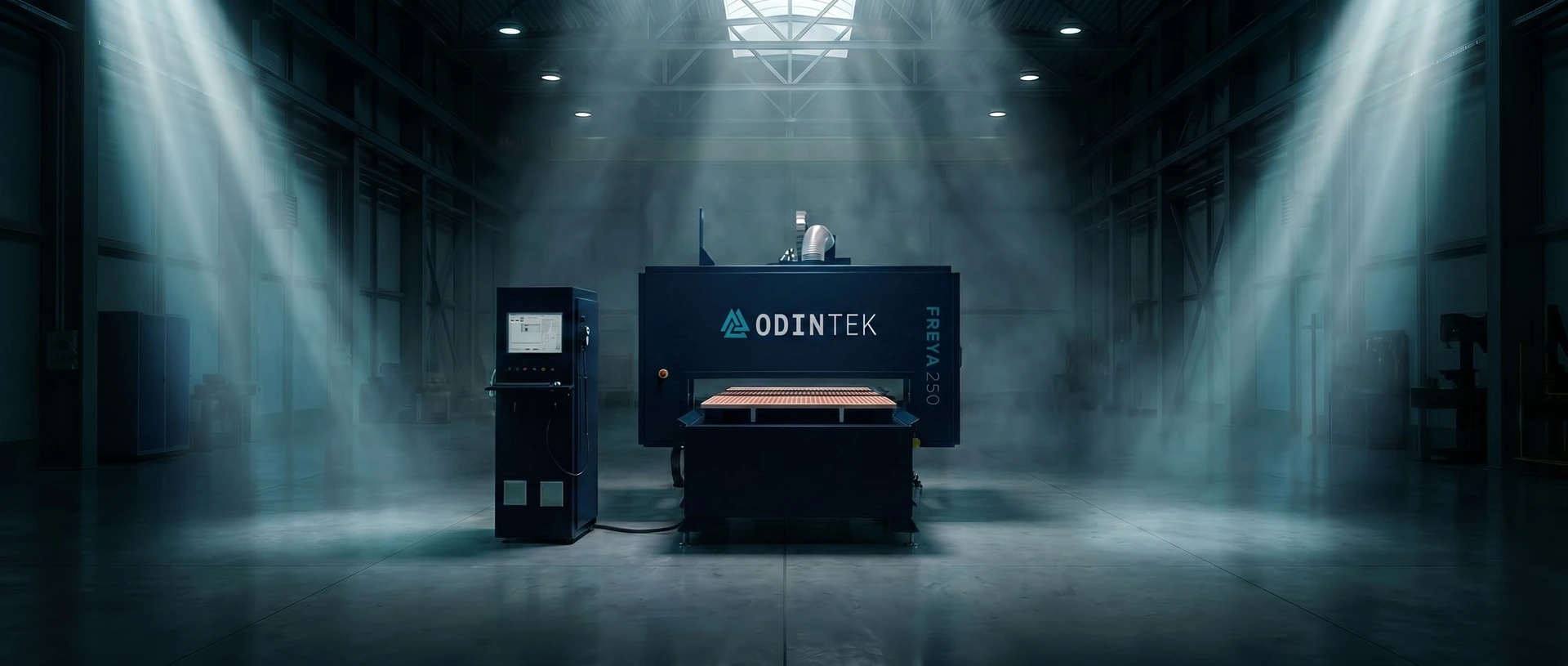 ODINTEK FREYA 250 CNC-fræser med styreskab i industrihal