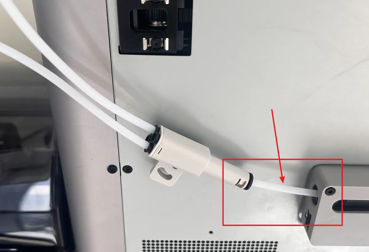 Korrekt: kort slange mellem adapter og buffer (X1/P1)