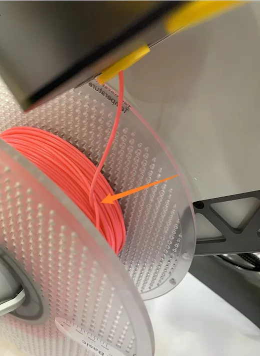 Filamentet på spolen er filtret sammen