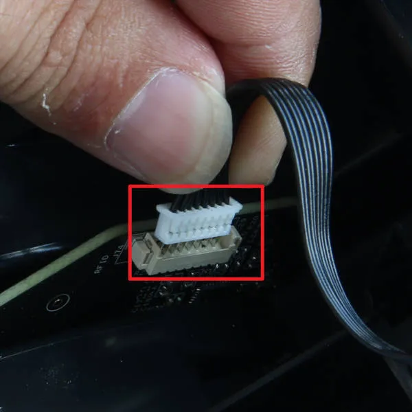 Tilslutning af RFID-kablet til RFID-kortet