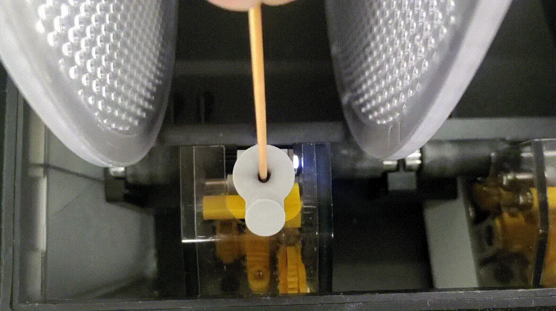 Hvid LED lyser når filament er korrekt registreret