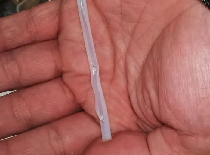 Slidsted på indvendig PTFE-slange i AMS, eksempel 2